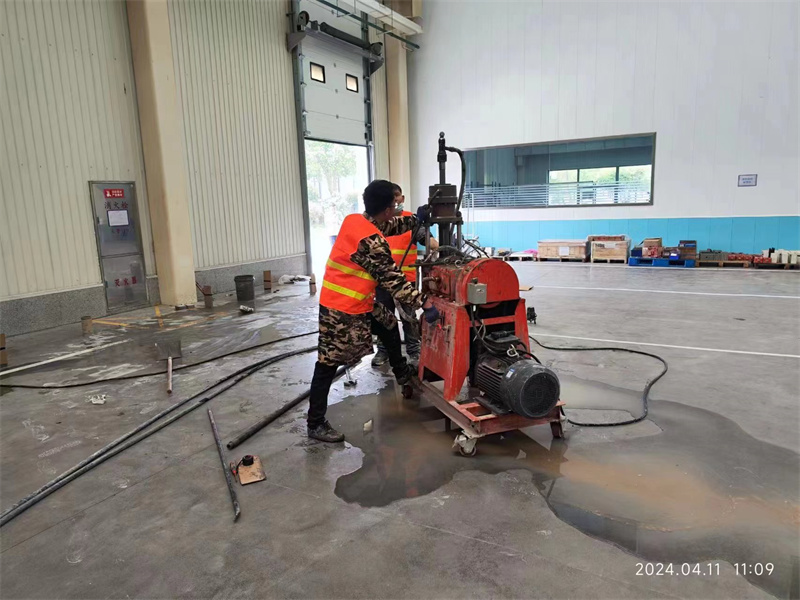 北票厂房地面下沉塌陷注浆加固施工